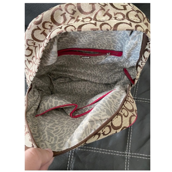 ‘Like-New Mini Guess Backpack’🎒💫 - Picture 6 of 16